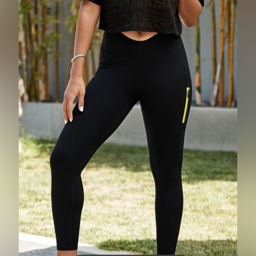 Black leggings with neon yellow accent. Some wear. Size 1X